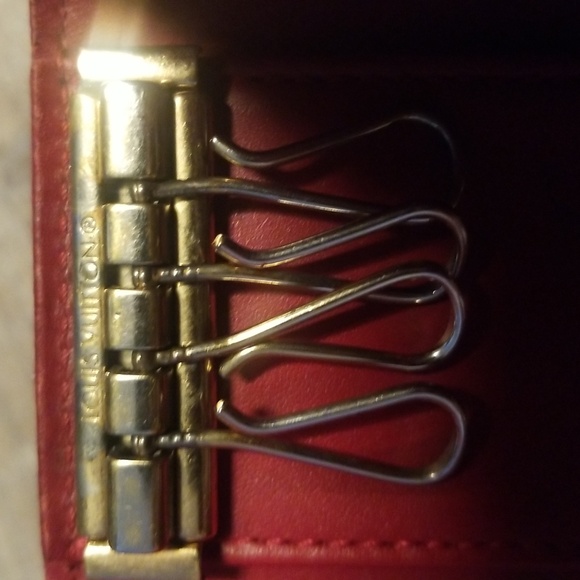 LOUIS VUITTON Red vernis Key Holder - Picture 13 of 17